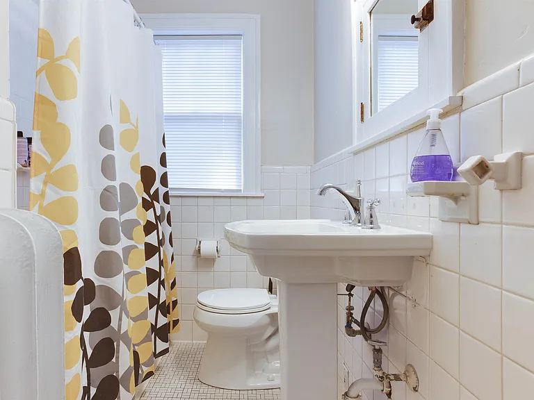 669 S Mansfield St #1 — Photo 7