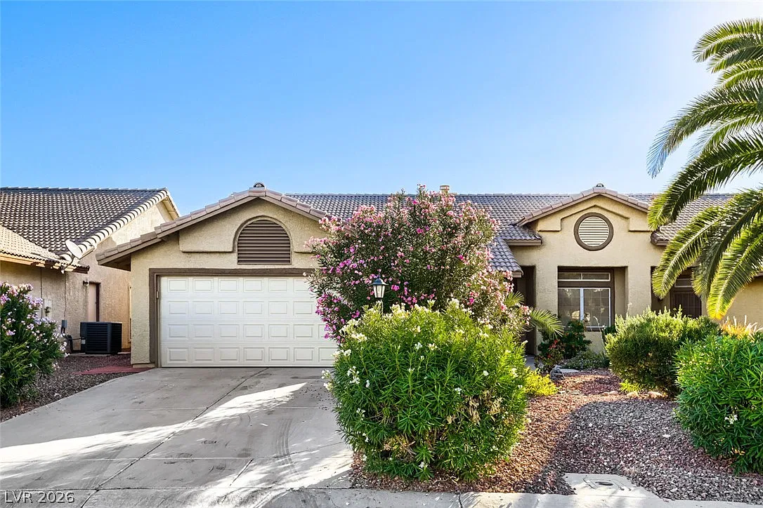 3 bed, 2.0 bath, 1569 sqft, $2,200 — Photo 1