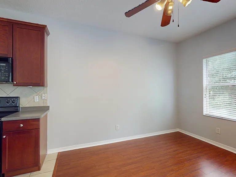 17531 Hugh Ln — Photo 7