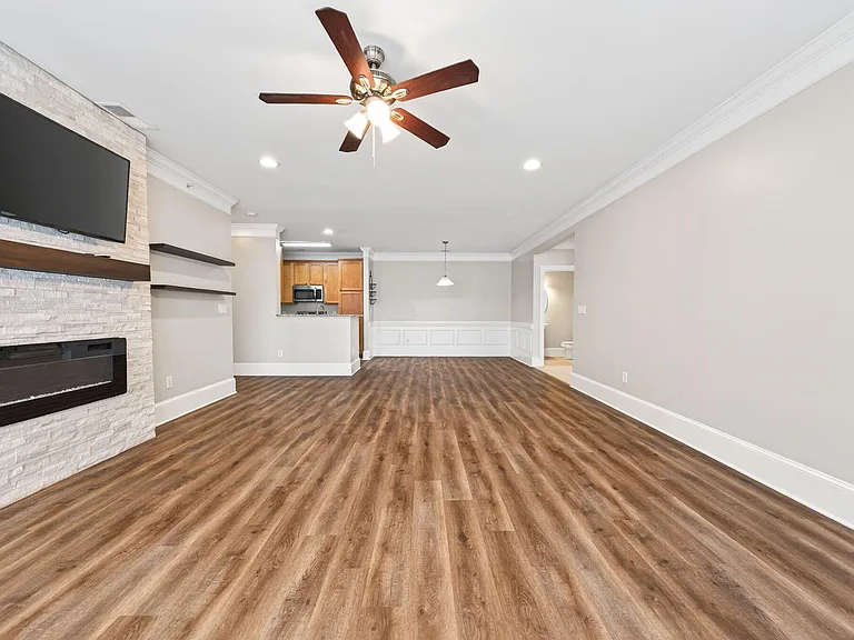 423 Waterford Lake Dr — Photo 20