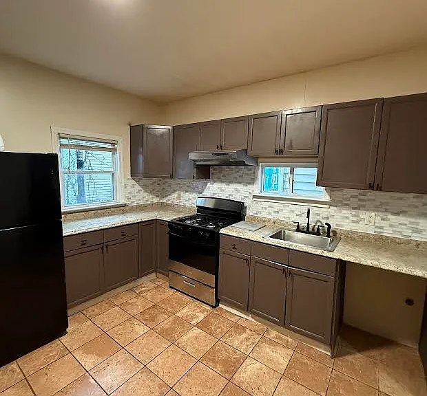 32 N California Ave — Photo 1