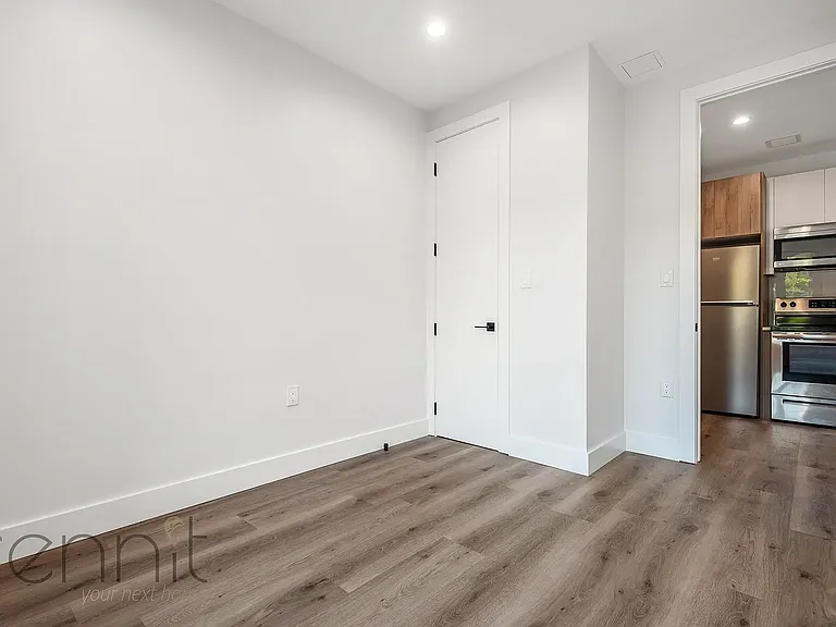 125 Kings Hwy #3E — Photo 10