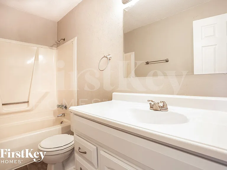 439 Fox Cir — Photo 13