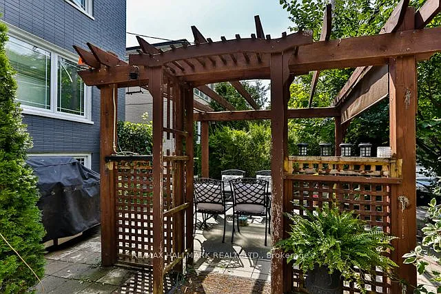 25 Love Cres #LOWER — Photo 21