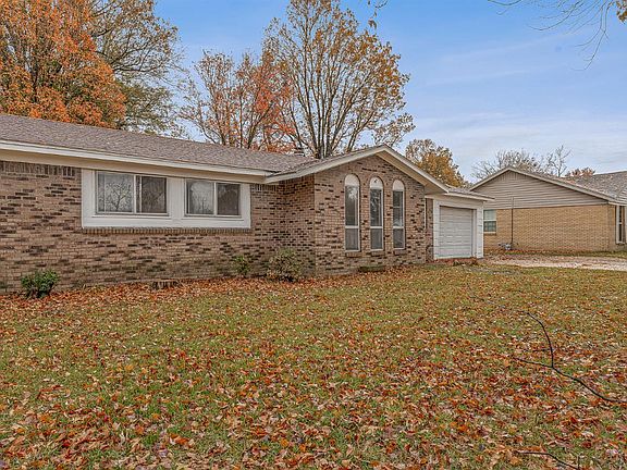 2nd image of 819 Melody Ln