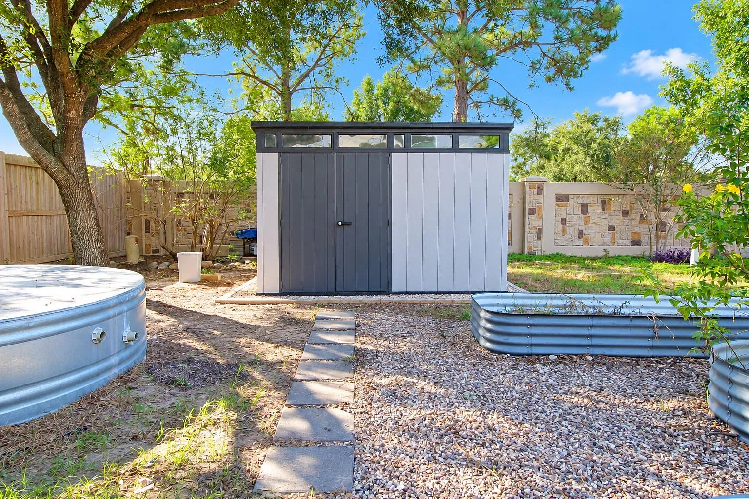 4 bed, 2.5 bath, 2418 sqft, $3,200 — Photo 3
