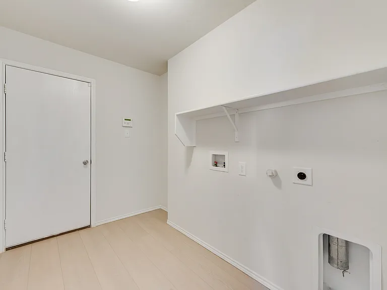 3004 Pinyon Pl — Photo 6