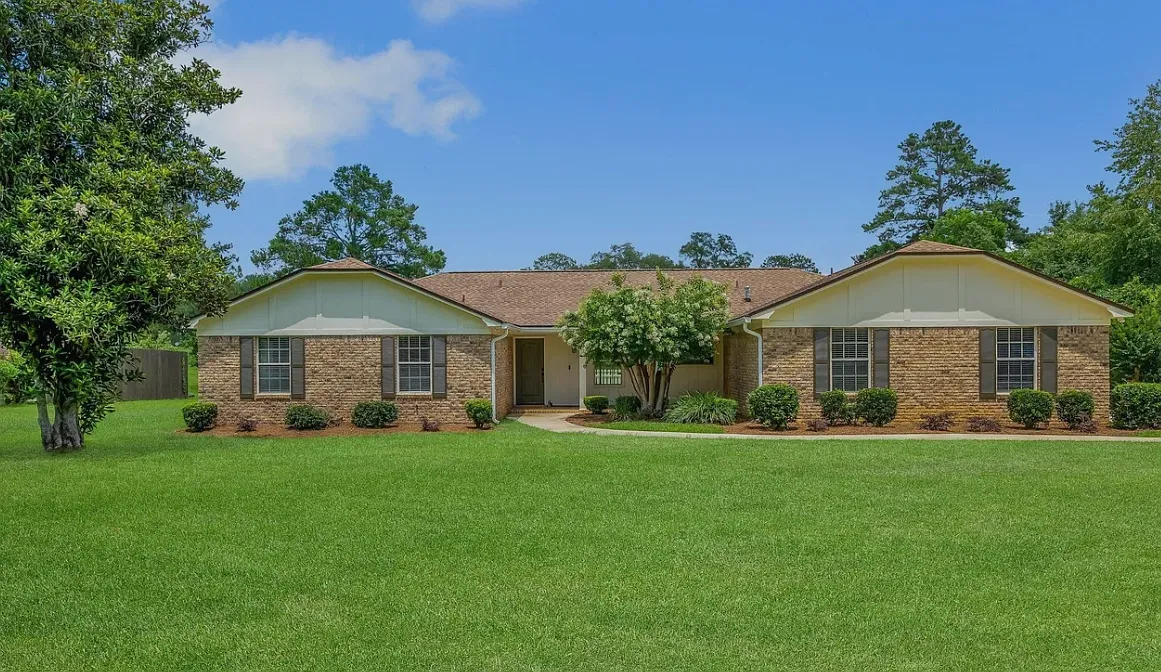 4 bed, 2317 sqft, $4,500 — Photo 1
