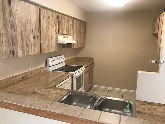 5th image of 9484 Forest Hills Cir