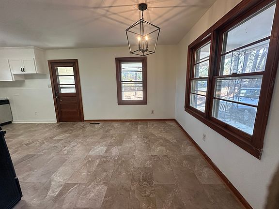 3rd image of 363 Underwood Dr