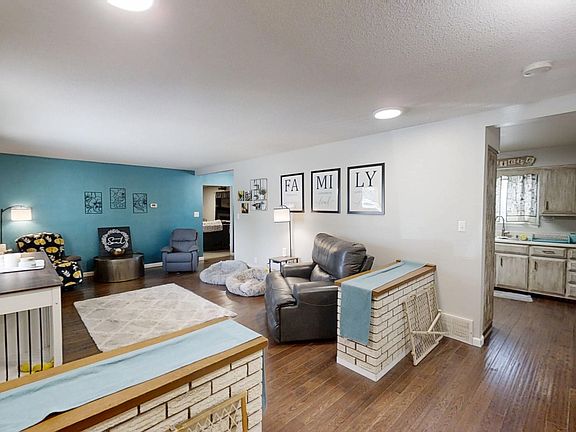 4th image of 2040 W 41st St