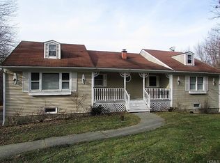 30 Hilo Dr, Campbell Hall, NY 10916