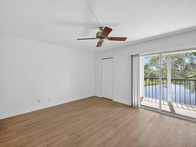 14375 Strathmore Ln #303 — Photo 31