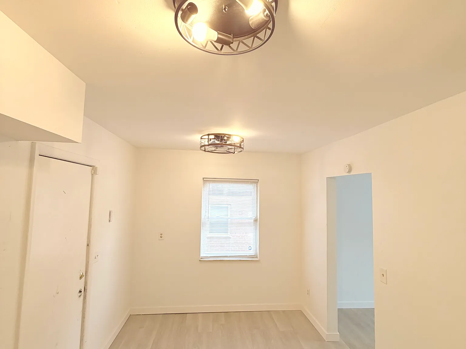 2 bed, 1000 sqft, $1,350 — Photo 4