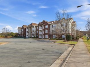 1380 Heritage Pointe Dr #101, Winston Salem, NC 27127