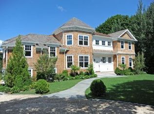 33 Captains Neck Ln, Southampton, NY 11968