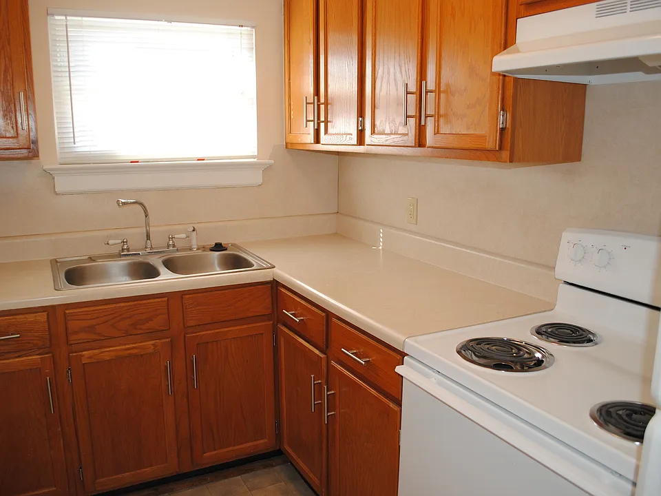 1415 E Main St