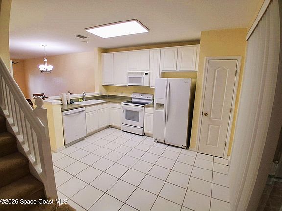 3rd image of 1335 Hampton Park Ln