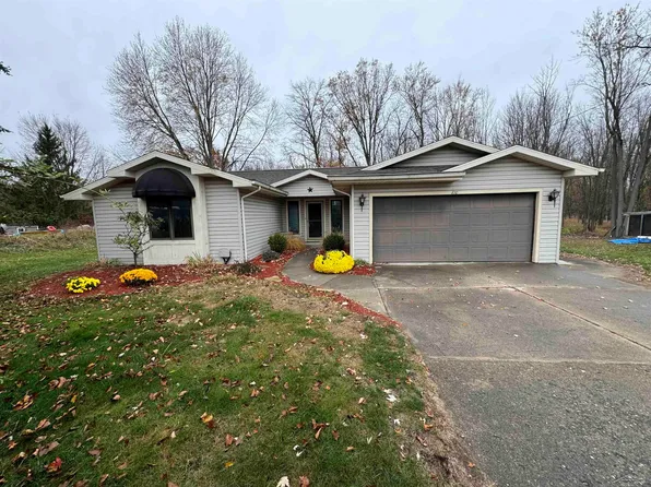 870 W Walnut St, Saint Charles, MI 48655
