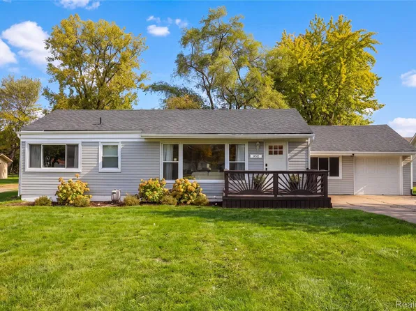 34585 Koch Ave, Sterling Heights, MI 48310