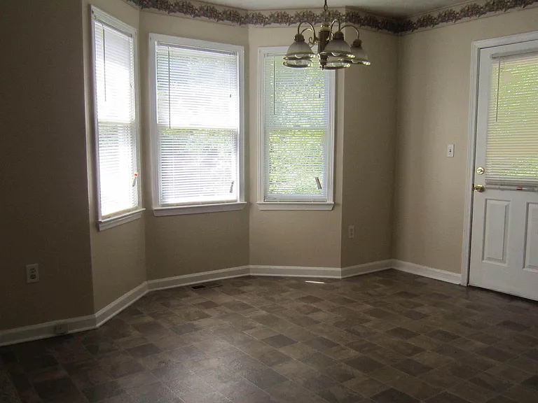 1673 Independence Dr — Photo 3