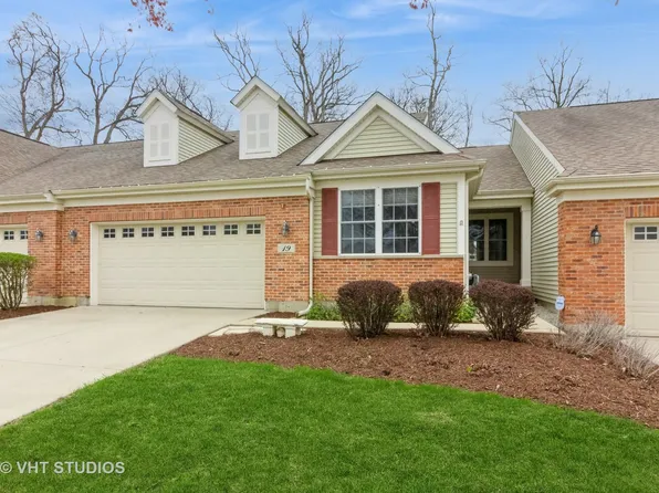 19 Tall Grass Ct, Streamwood, IL 60107