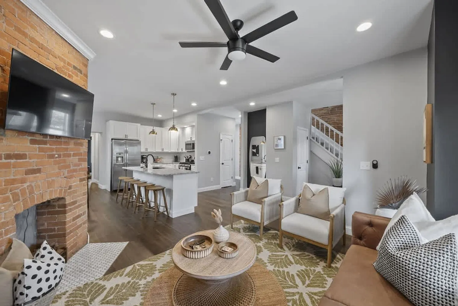 4 bed, 3.0 bath, 1872 sqft, $4,789 — Photo 4