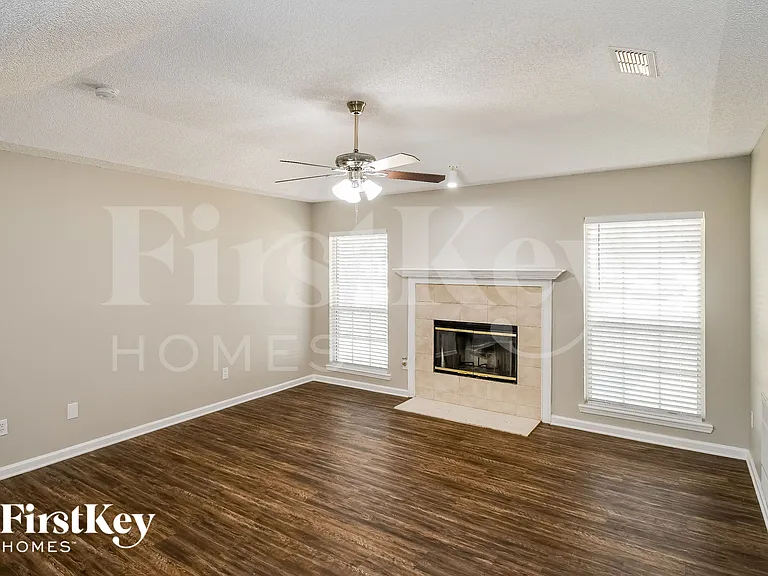 4630 Pebble Brook Dr — Photo 3