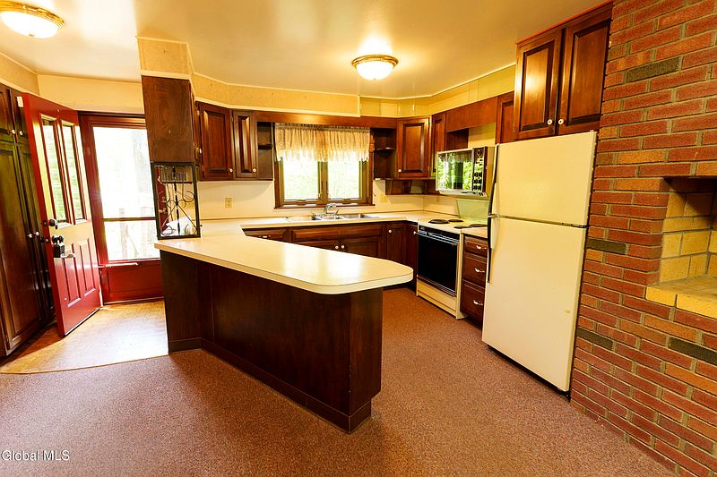 4th image of 681 High Rock Road
