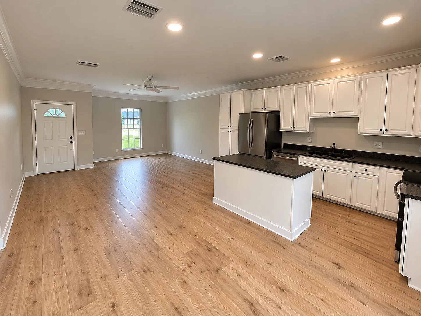 2 bed, 1100 sqft, $1,650 — Photo 2