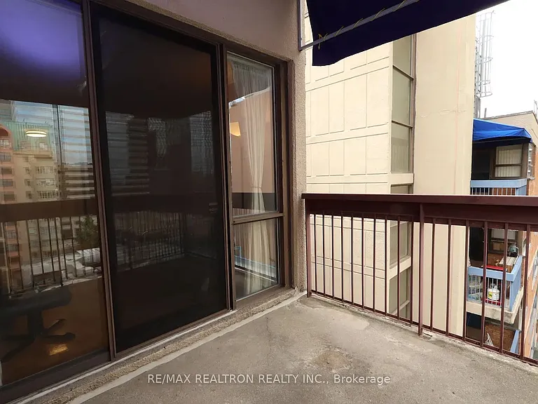 89 McCaul St #919 — Photo 13