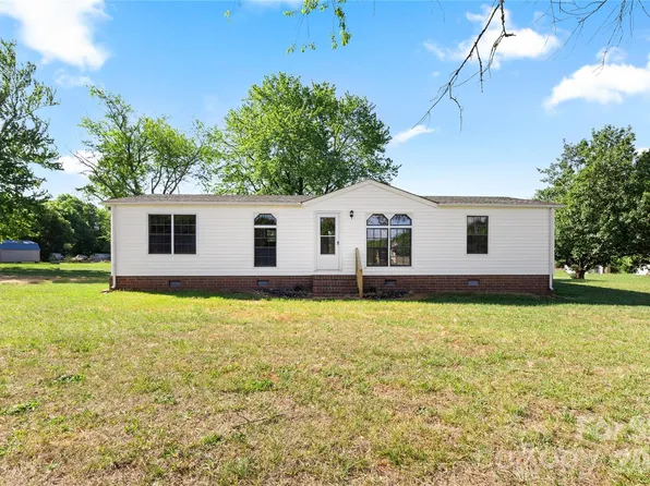 8511 Cloverfield Dr, Kannapolis, NC 28081