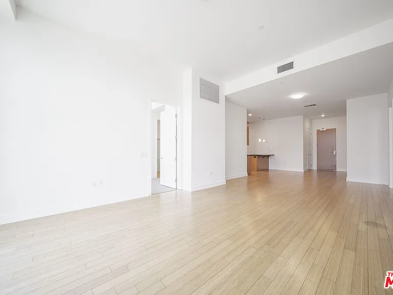 3223 W 6th St #605 — Photo 5