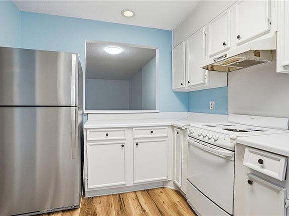 5th image of 1000 Mallery Street Ext #B8