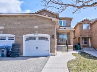 719 Stonebridge Ave, Mississauga, ON L5V 2K9