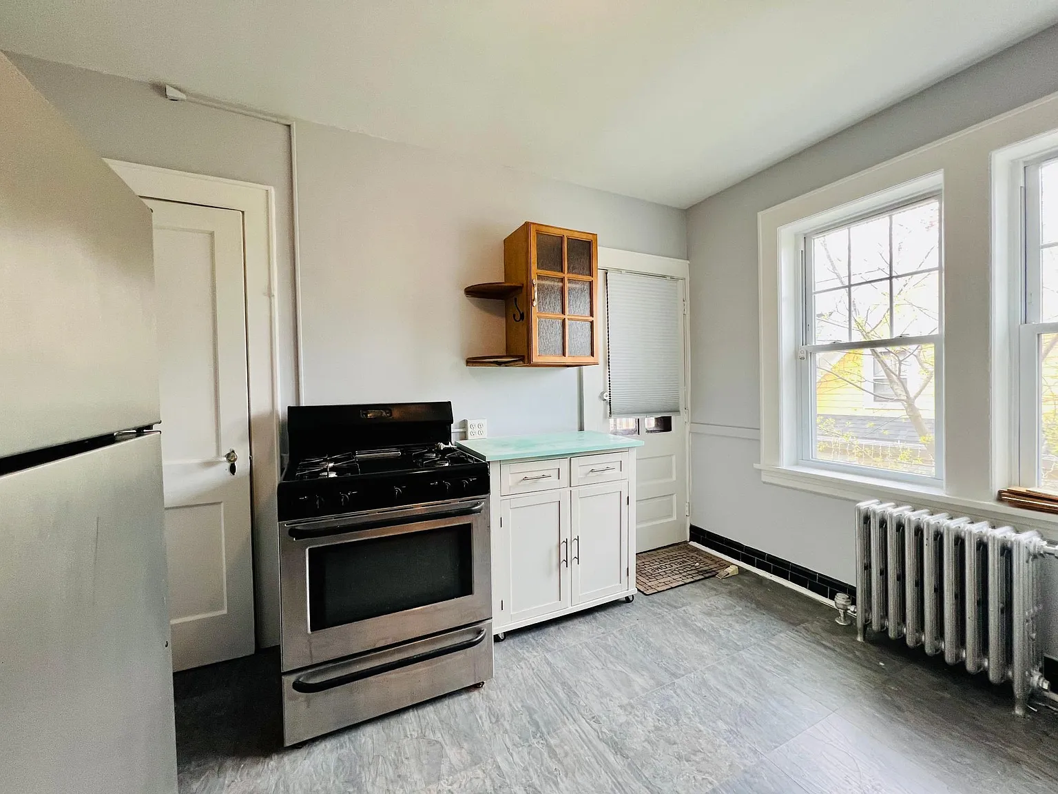 1 bed, 688 sqft, $2,400 — Photo 3