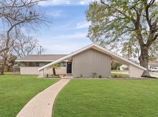 7102 Sharpview Dr, Houston, TX 77074