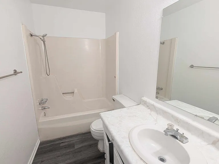 407 Lotus Ave — Photo 11