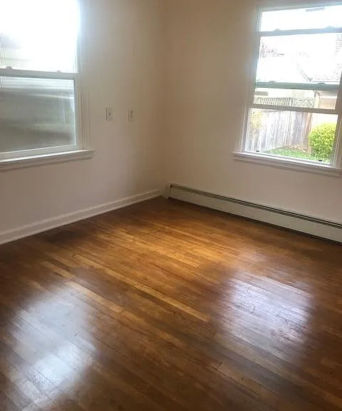 722 Milroy St SW — Photo 2
