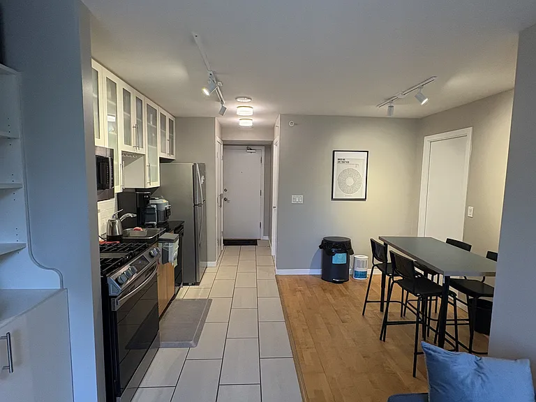 1225 Richards St #301 — Photo 4