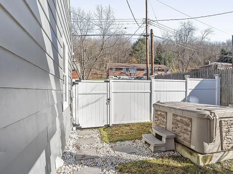 56 Powers Rd — Photo 37