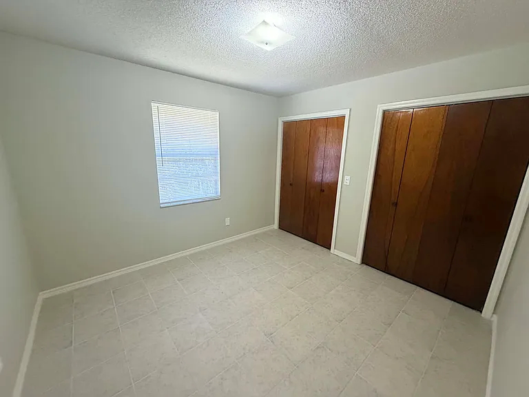 335 NW Lake City Ave #102 — Photo 7
