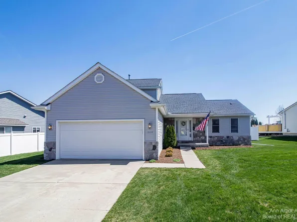 1608 Wind Dancer Trl, Tecumseh, MI 49286