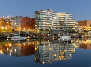 Victoria Regent, Victoria, BC V8W 3H9