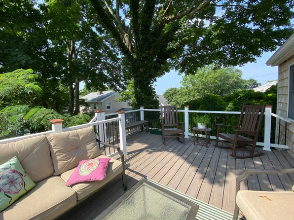 352 Maple Ave, Barrington, RI 02806