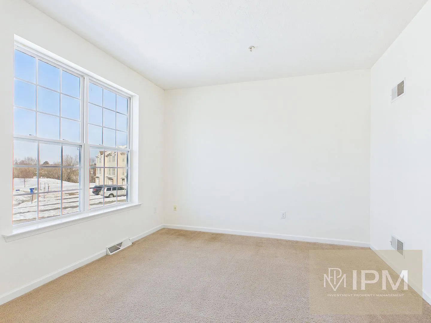 Spacious 3BR/2.5BA Townhome | Garage + Basement Storage | Spring Grove School District | Communit... — Photo 2