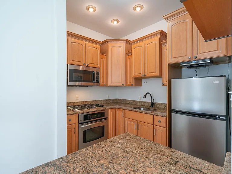 1349 Ellsworth St #1E — Photo 5