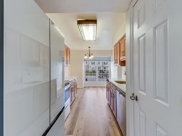1806 Glendale Ln — Photo 30