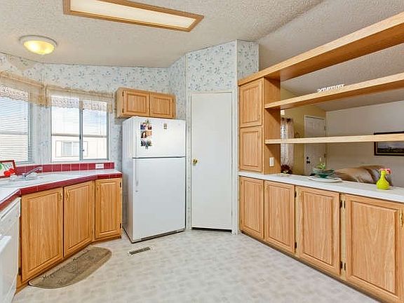 4th image of 211 N Citrus Ave Space 142
