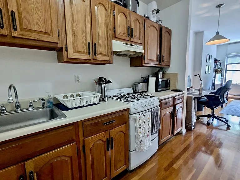 374 2nd St #4 — Photo 5